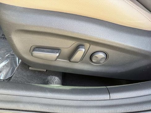 Used 2020 Hyundai Elantra Limited image 26