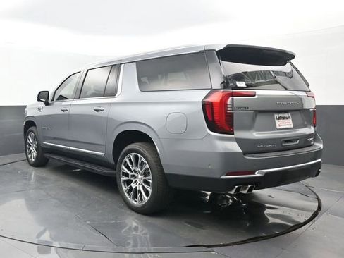 Used 2025 GMC Yukon XL Denali AWD/4WD image 3