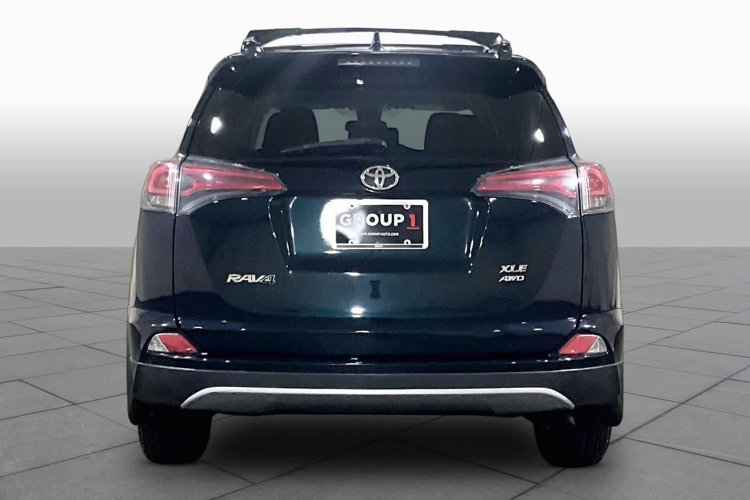 Used 2017 Toyota RAV4 XLE AWD/4WD image 4