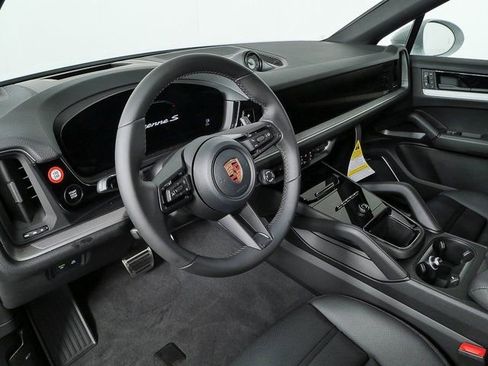 New 2026 Porsche Cayenne S image 4
