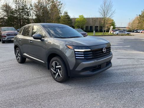 Used 2025 Nissan Kicks SV image 8