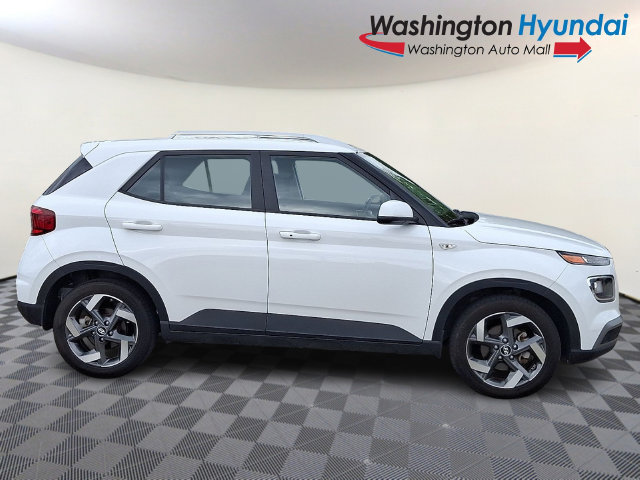 Certified 2024 Hyundai Venue SEL FWD image 7