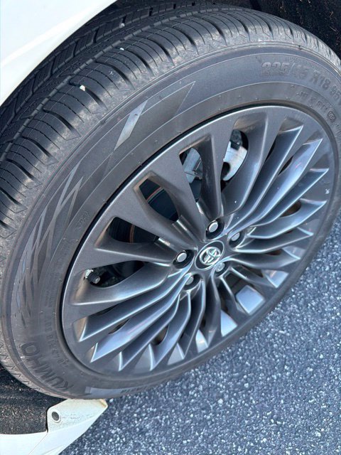 Used 2016 Toyota Avalon Touring FWD image 5
