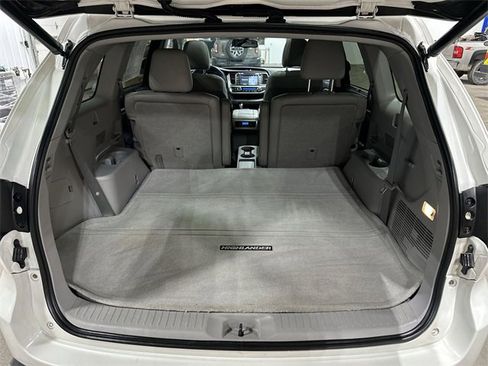 Used 2016 Toyota Highlander Limited image 25