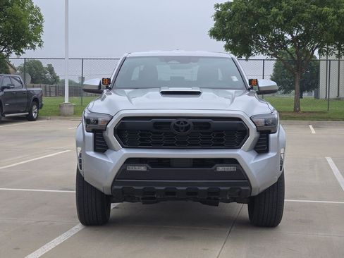 Used 2024 Toyota Tacoma TRD Sport AWD/4WD image 2