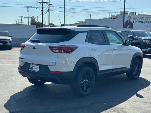 New 2026 Chevrolet TrailBlazer LT w/ Midnight Edition FWD image 6