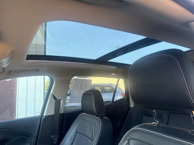 Used 2018 GMC Terrain Denali w/ Advanced Safety Package AWD/4WD image 3