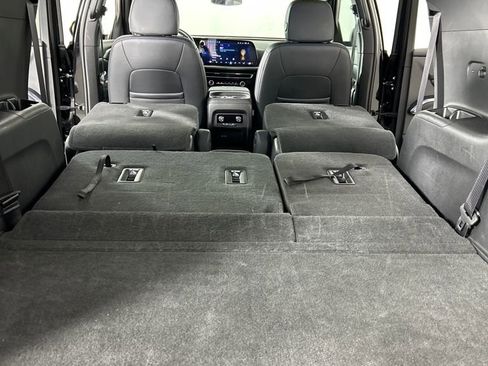 Used 2025 Chevrolet Traverse LT image 23