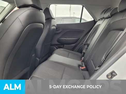 Used 2023 Hyundai Venue Limited w/ Cargo Package image 4