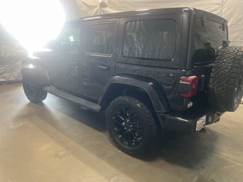 Used 2022 Jeep Wrangler Unlimited Sahara AWD/4WD image 4