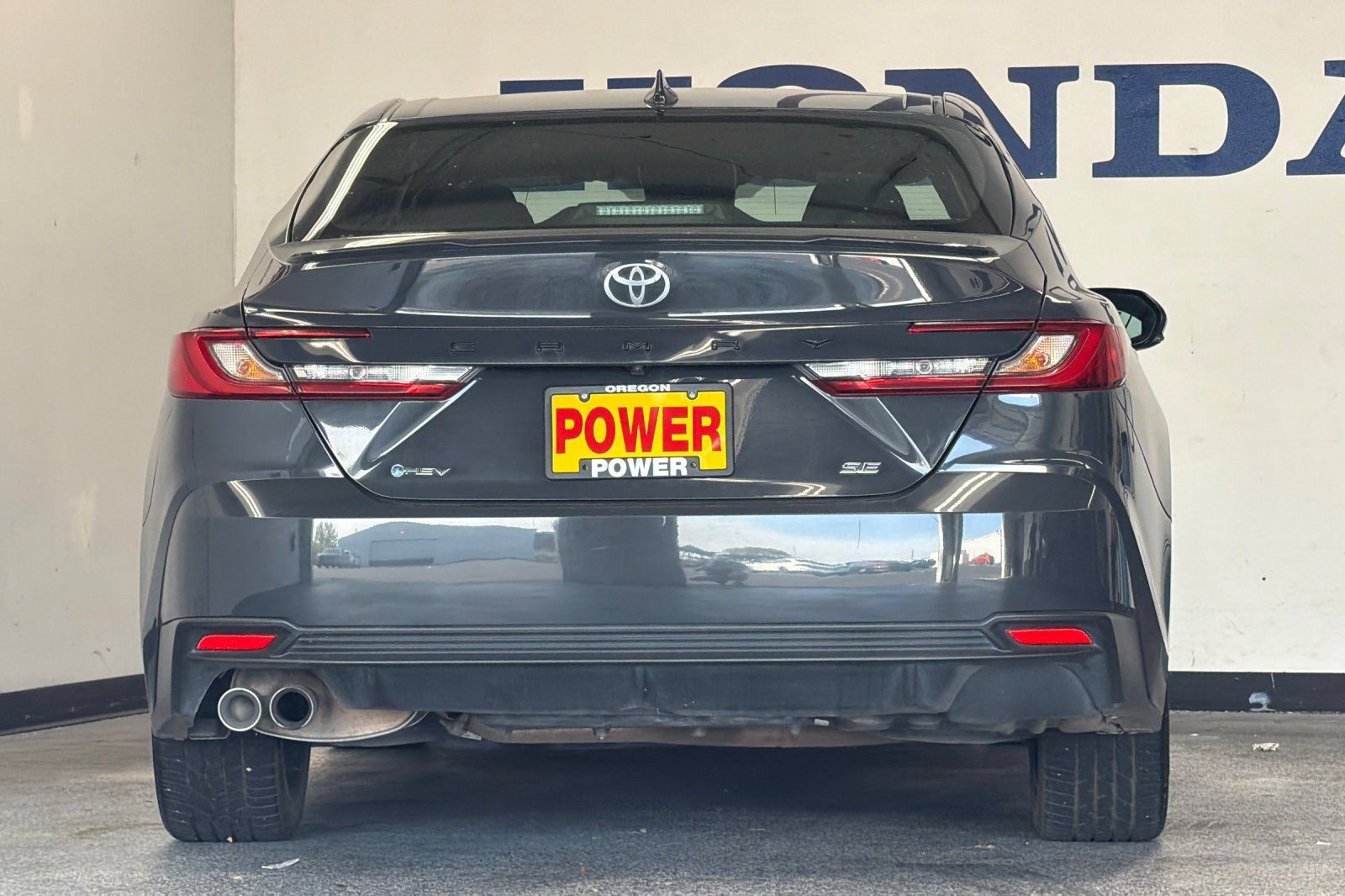 Used 2025 Toyota Camry SE FWD image 4