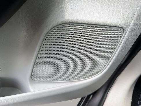 Used 2023 Chrysler Voyager LX FWD image 18