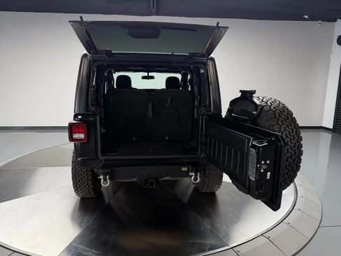 Used 2018 Jeep Wrangler Sport AWD/4WD image 13