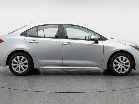 Used 2025 Toyota Corolla LE FWD image 11
