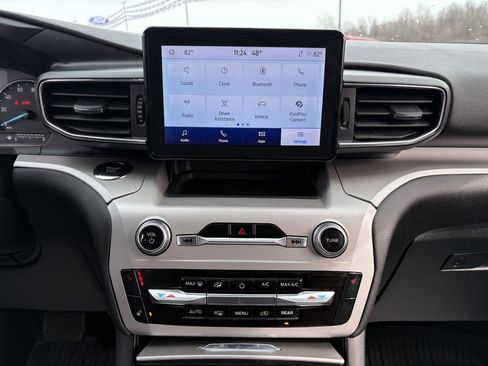 Used 2024 Ford Explorer XLT w/ Equipment Group 202A image 27