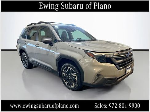 Used 2025 Subaru Forester Premium AWD/4WD image 1