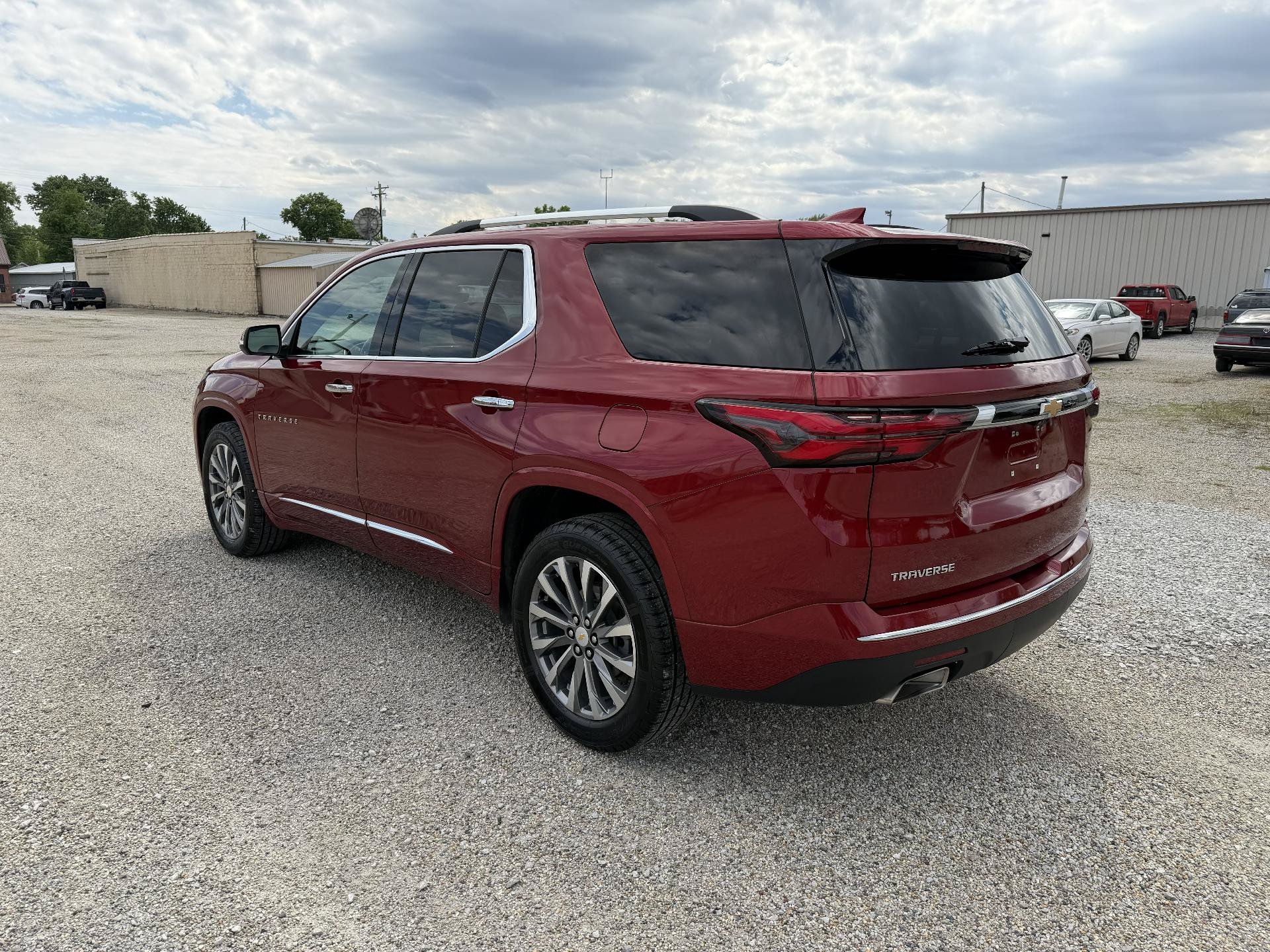 Used 2023 Chevrolet Traverse Premier FWD image 3
