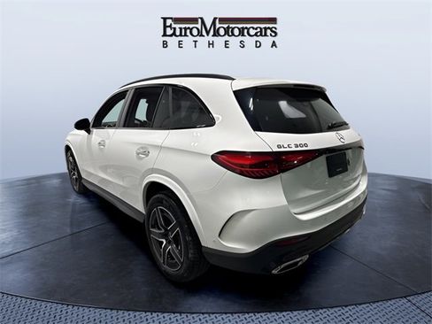 Used 2025 Mercedes-Benz GLC 300 4MATIC image 3