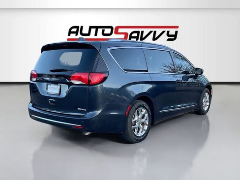 Used 2020 Chrysler Pacifica Limited FWD image 7