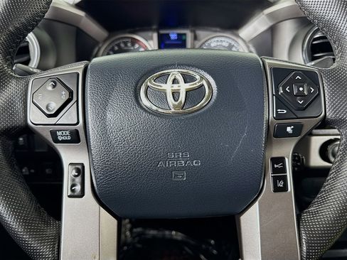 Used 2020 Toyota Tacoma SR5 AWD/4WD image 39