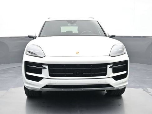 Certified 2025 Porsche Cayenne AWD/4WD image 25