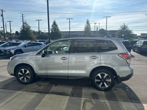 Used 2017 Subaru Forester 2.5i Limited AWD/4WD image 6