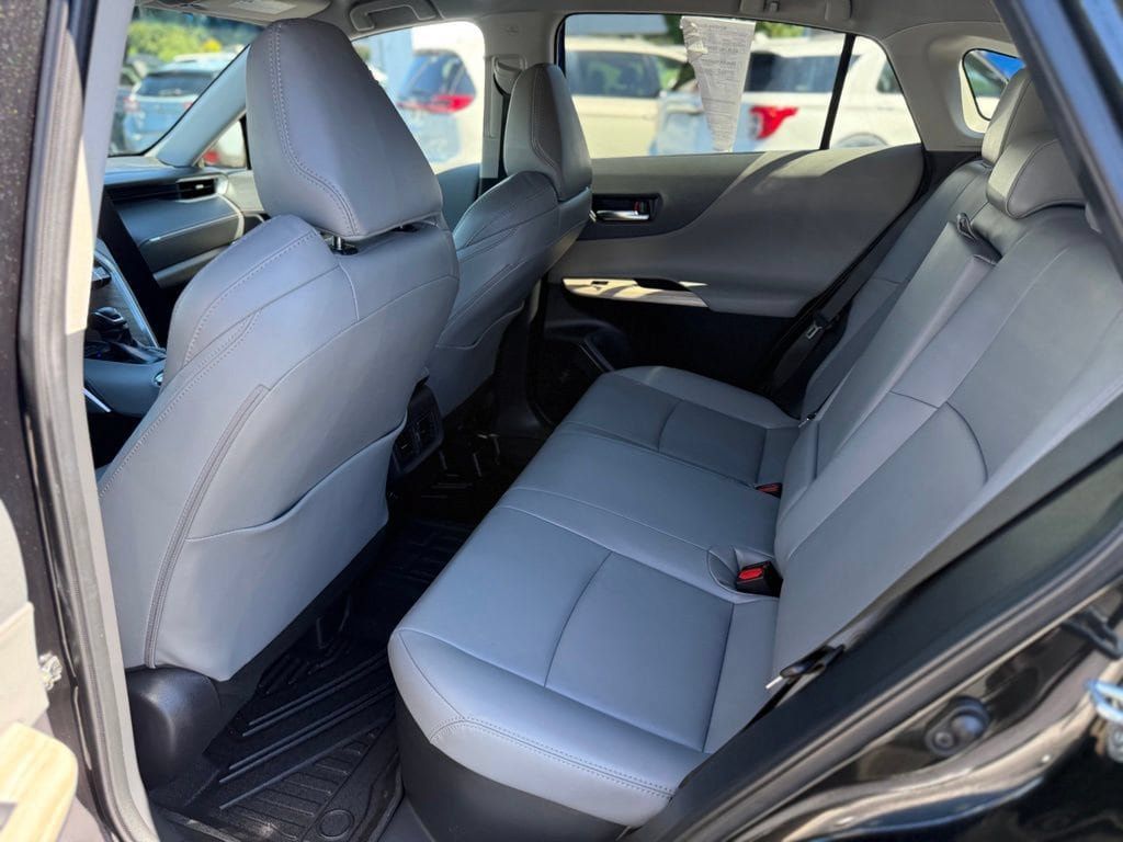 Certified 2023 Toyota Venza XLE AWD/4WD image 14