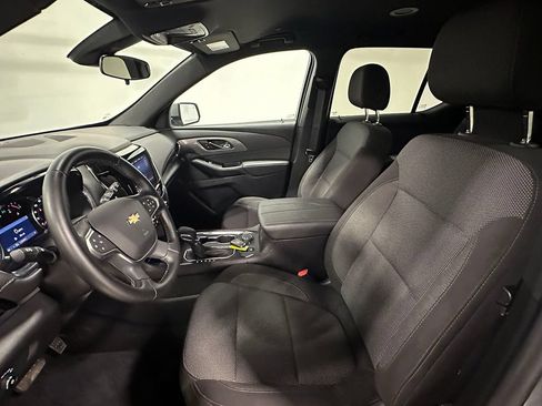 Used 2023 Chevrolet Traverse LT FWD image 3
