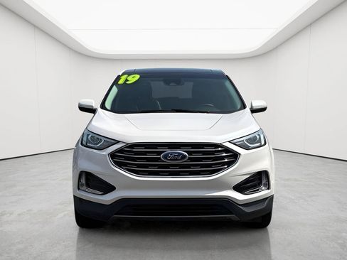 Used 2019 Ford Edge Titanium w/ Cold Weather Package AWD/4WD image 2