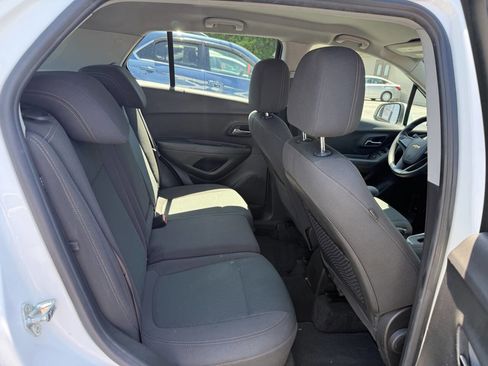 Used 2017 Chevrolet Trax LS FWD image 19