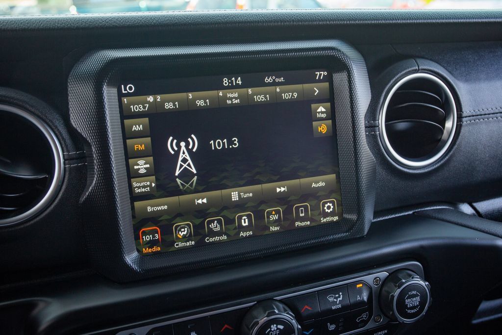 Used 2022 Jeep Wrangler Unlimited Sahara w/ Cold Weather Group AWD/4WD image 28
