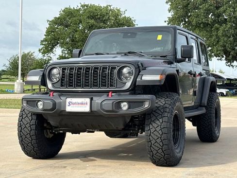 Used 2024 Jeep Wrangler Unlimited Rubicon w/ Convenience Group AWD/4WD image 3