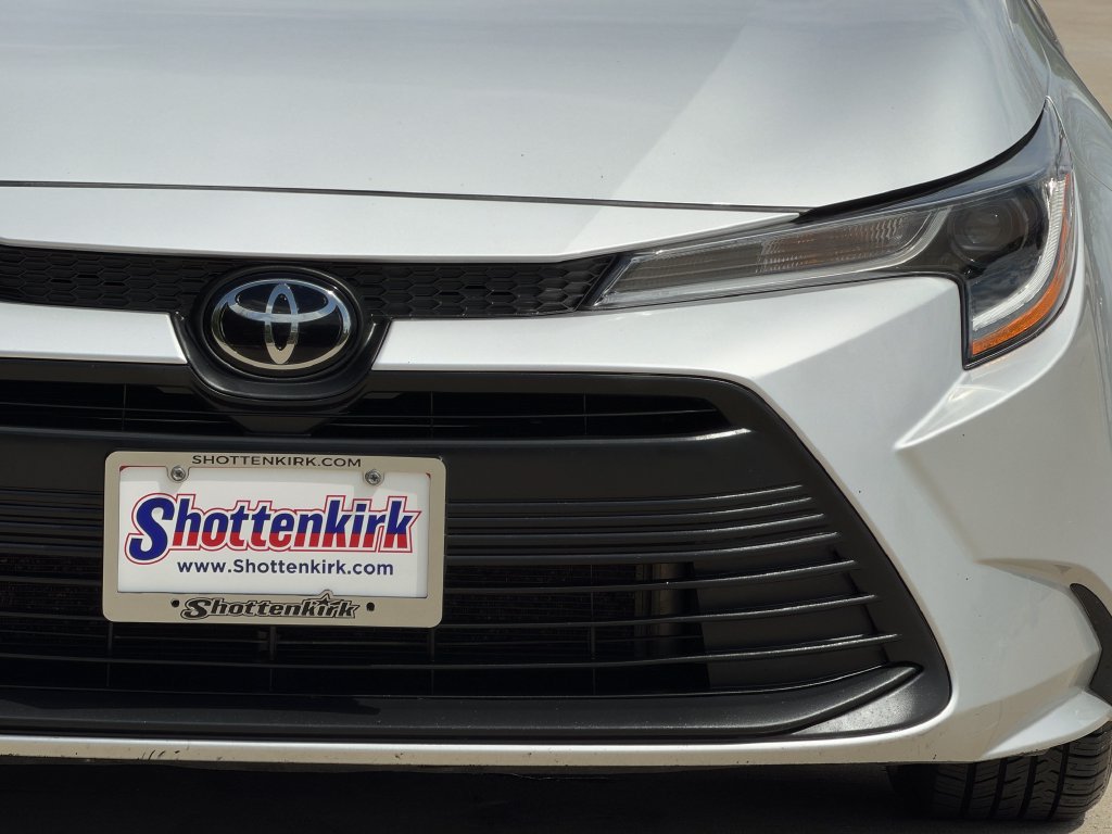 Used 2024 Toyota Corolla LE FWD image 9