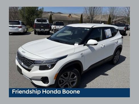 Used 2022 Kia Seltos LX AWD/4WD image 1