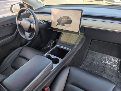 Used 2022 Tesla Model Y Long Range image 31