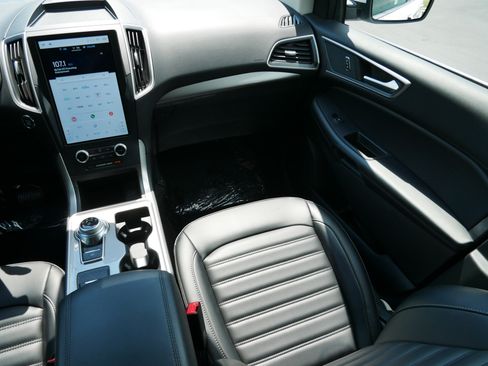 Used 2024 Ford Edge SEL w/ Convenience Package AWD/4WD image 9