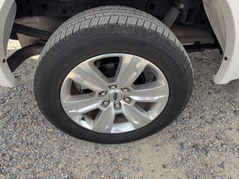Used 2018 Ford F150 Platinum w/ Equipment Group 701A Luxury AWD/4WD image 33
