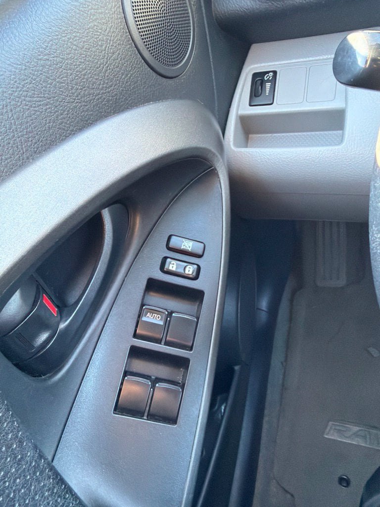 Used 2011 Toyota RAV4 2WD w/ Base L4 Extra Value Pkg image 20