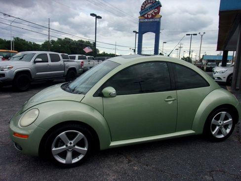 Used 2007 Volkswagen Beetle Coupe w/ Package 2 FWD image 1