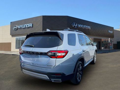 Used 2023 Honda Pilot Touring image 5