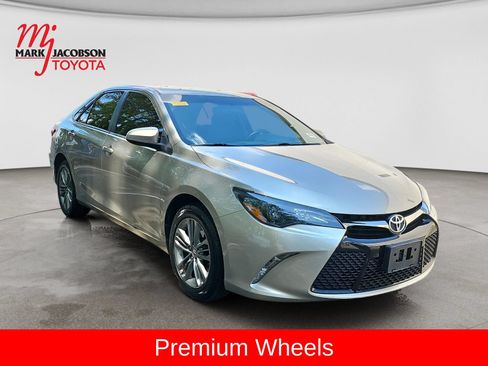 Used 2015 Toyota Camry SE FWD image 4