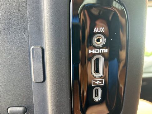 New 2025 Chrysler Pacifica Pinnacle w/ Trailer Tow Group image 34