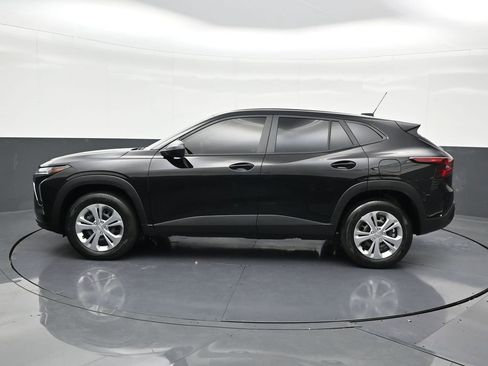 Used 2025 Chevrolet Trax LS image 2