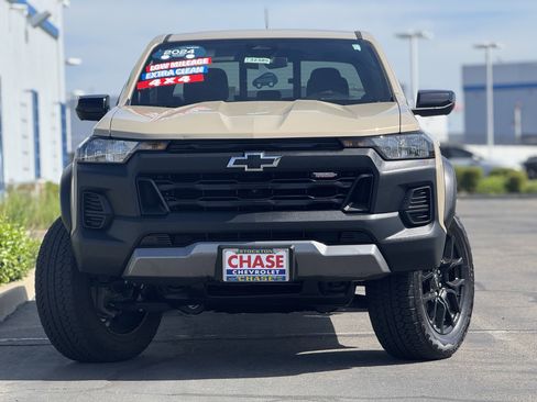 Used 2024 Chevrolet Colorado Trail Boss w/ LPO, Dark Essentials Package image 2