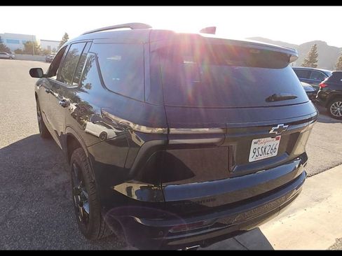 Used 2025 Chevrolet Traverse RS image 6