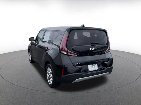 Used 2025 Kia Soul LX w/ LX Technology Package FWD image 9