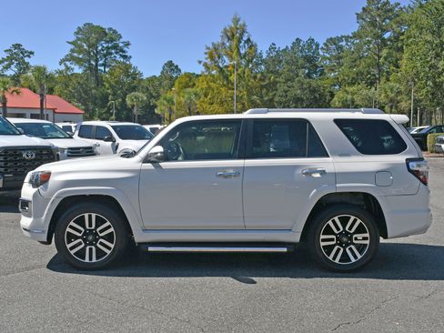 Used 2016 Toyota 4Runner SR5 image 2