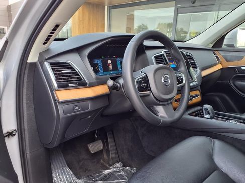 Used 2023 Volvo XC90 B6 Plus w/ Protection Package Premier AWD/4WD image 9