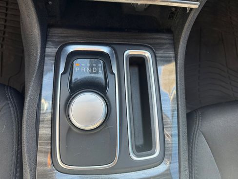 Used 2018 Chrysler 300 Touring w/ Sport Appearance Package image 25