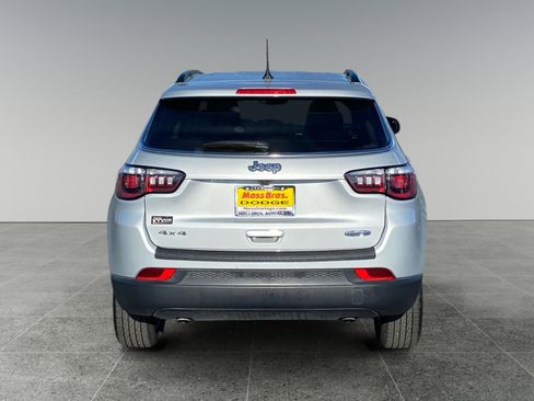 Used 2024 Jeep Compass Latitude image 4